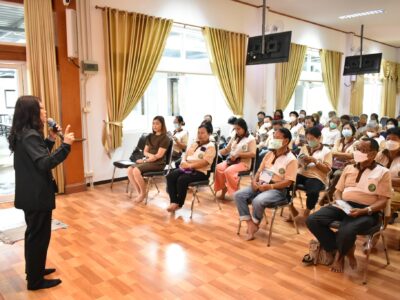 Read more about the article โรงเรียนผู้สูงอายุ : การให้ความรู้เกี่ยวกับการใช้ยาและโฆษณาชวนเชื่อ